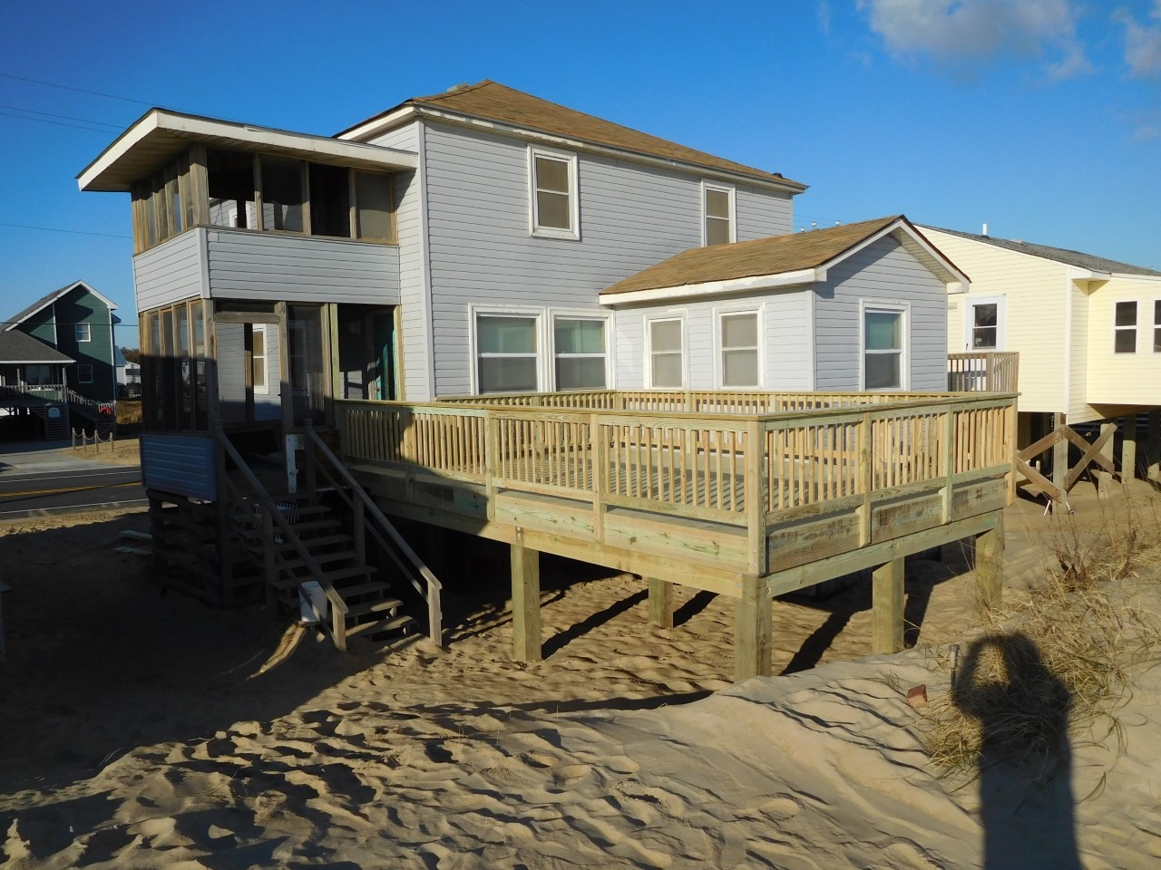 Kitty Hawk – Detached Oceanfront Deck (Before & After)