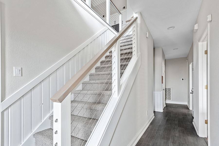 43-web-or-mls-1306-SVDT-Cable-Rail-Foyer